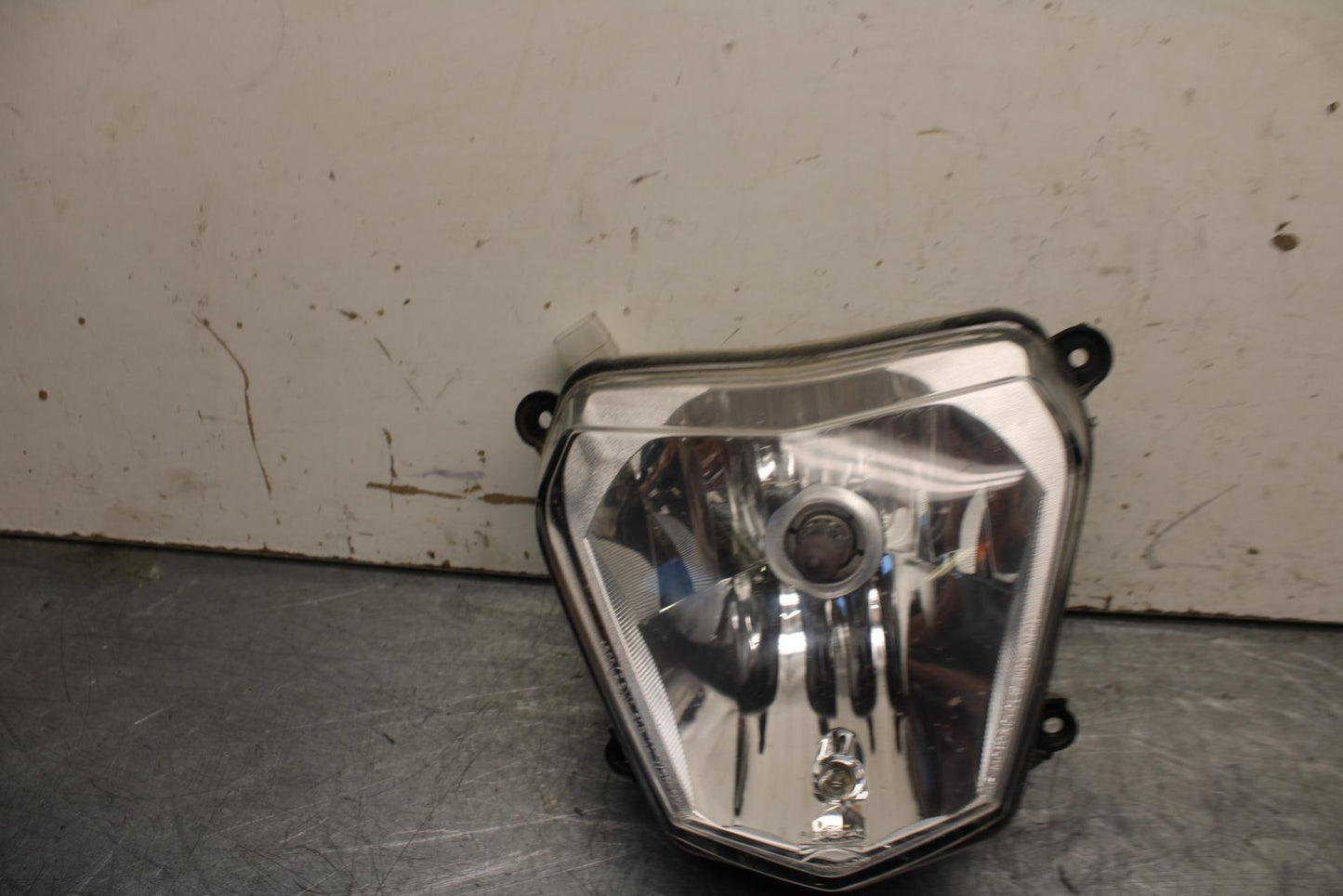 16-18 KTM 690 DUKE FRONT HEADLIGHT HEAD LIGHT LAMP BB631