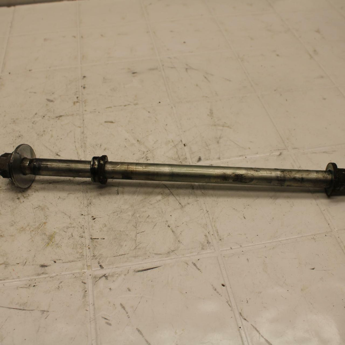 07-08 YAMAHA V STAR 1100 REAR AXLE BACK WHEEL RIM PIVOT BOLT AXEL BB404