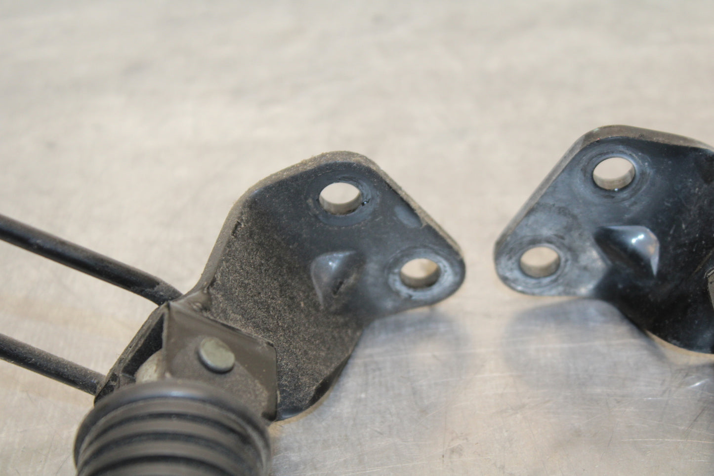 04 SUZUKI INTRUDER 800 REAR PASSENGER FOOT STEP PEG BB758