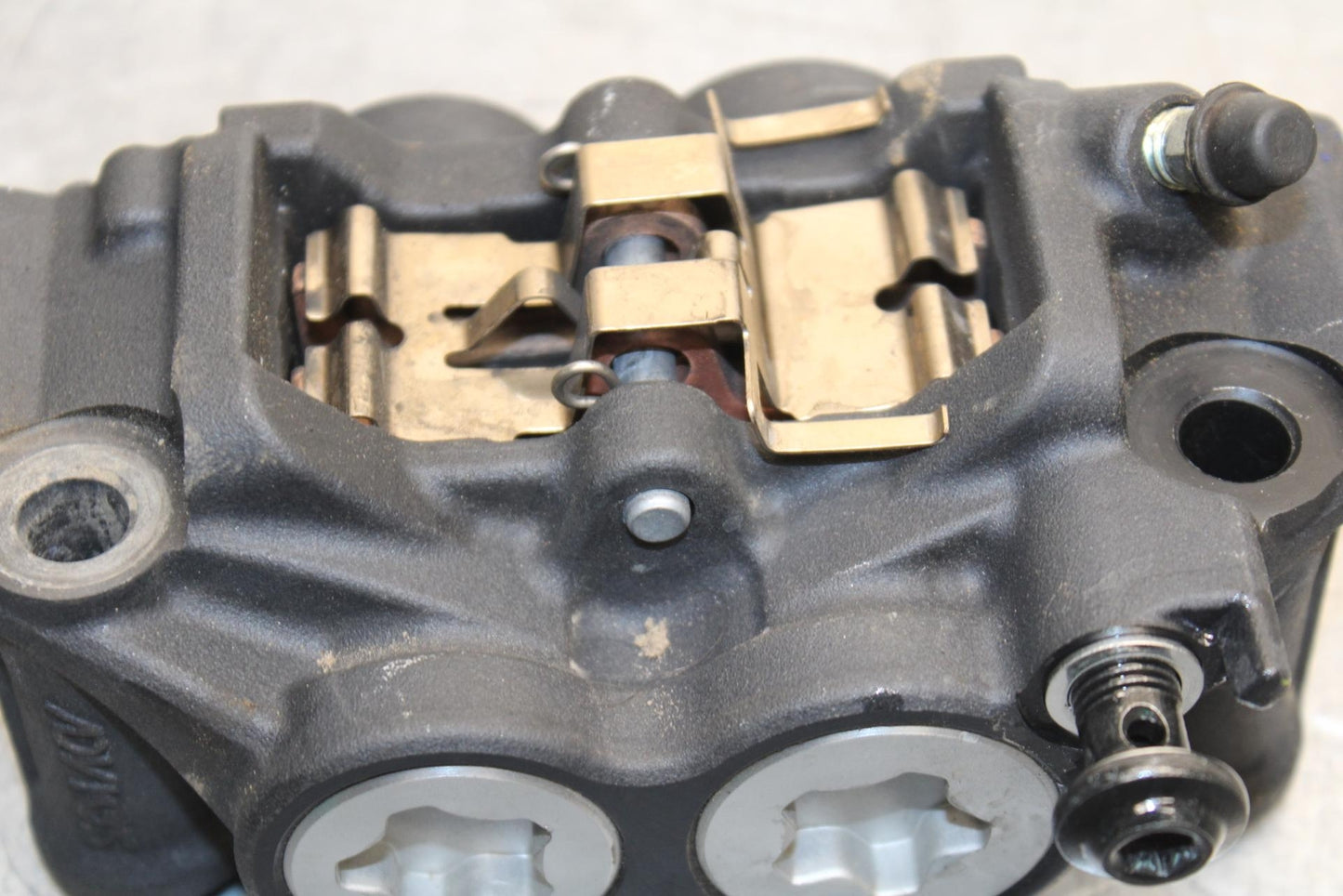 22-23 YAMAHA YZF R7 RIGHT LEFT FRONT BRAKE CALIPER SET PAIR CALIPERS BB583