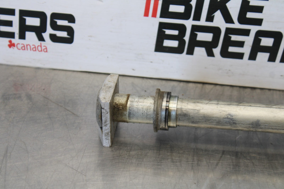 97-00 SUZUKI GSXR600 SRAD REAR AXLE BACK WHEEL RIM PIVOT BOLT AXEL BB921