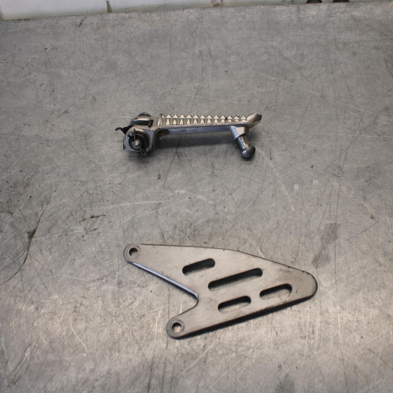 07-08 YAMAHA YZF R1 RIGHT FRONT FOOT REST PEG STEP BB439