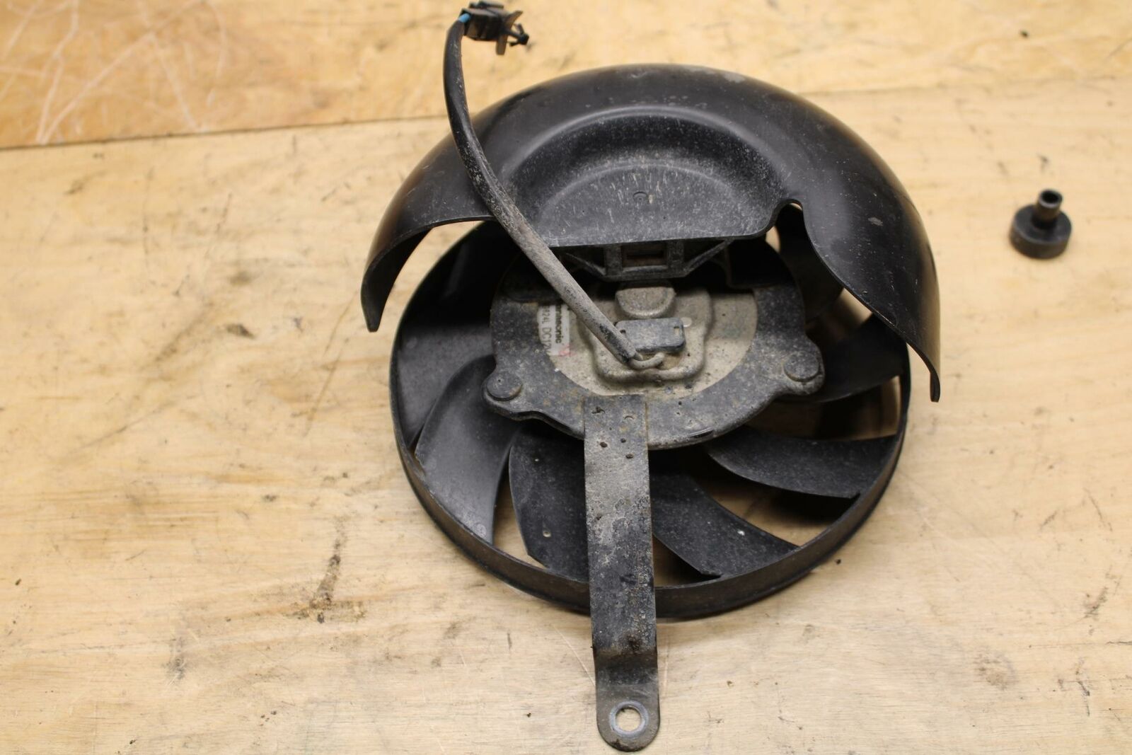 07-12 SUZUKI BANDIT 650S ENGINE RADIATOR COOLING FAN BB328