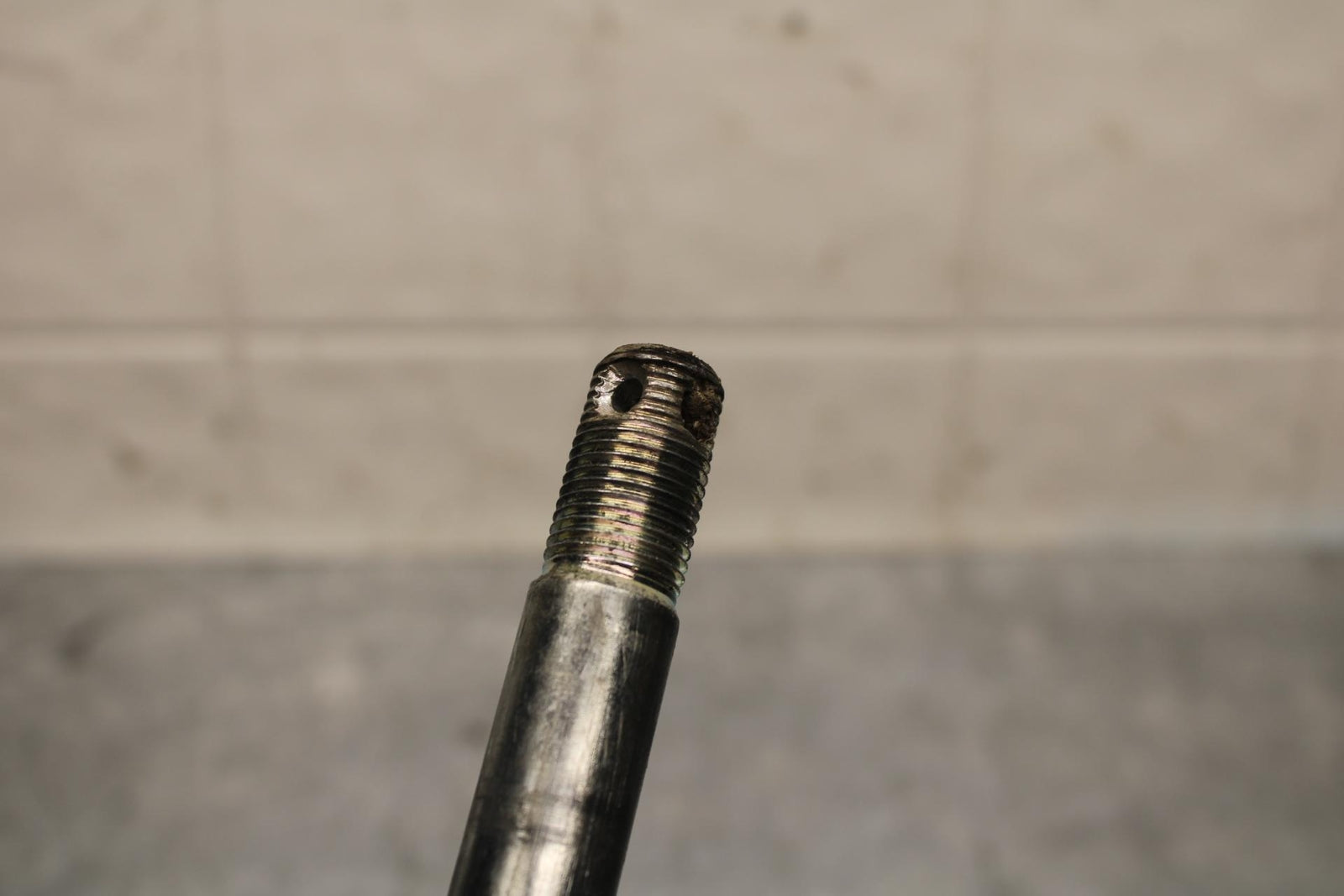 19-22 KAWASAKI Z400 REAR AXLE BACK WHEEL RIM PIVOT BOLT AXEL BB586