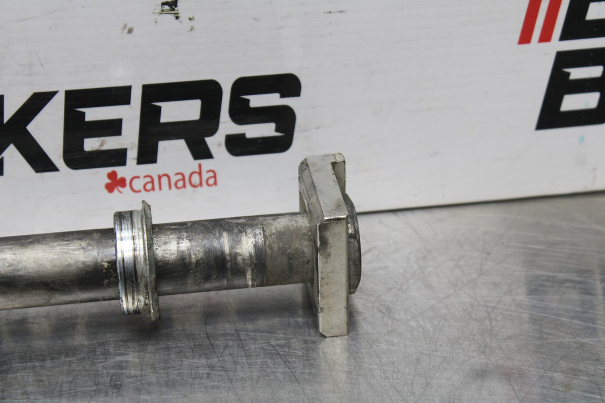 18 YAMAHA YZF R1  REAR AXLE BACK WHEEL RIM PIVOT BOLT AXEL BB838