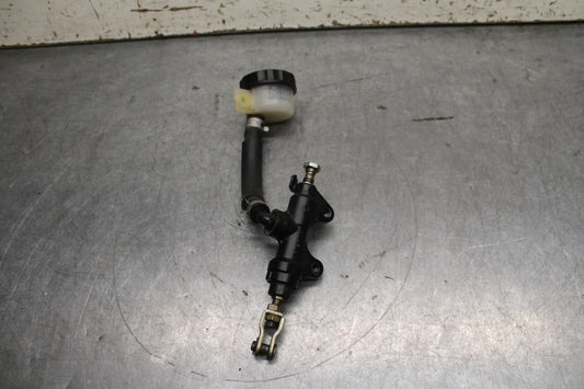03-04 TRIUMPH DAYTONA 600 REAR BACK BRAKE MASTER CYLINDER W RESERVOIR BB745