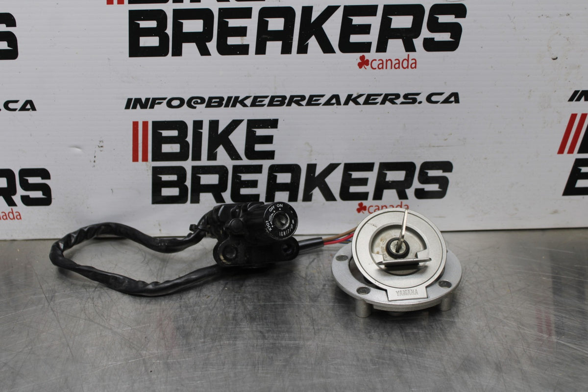 94 SUZUKI KATANA 750 IGNITION LOCK KEY SET W/ GAS CAP BB686