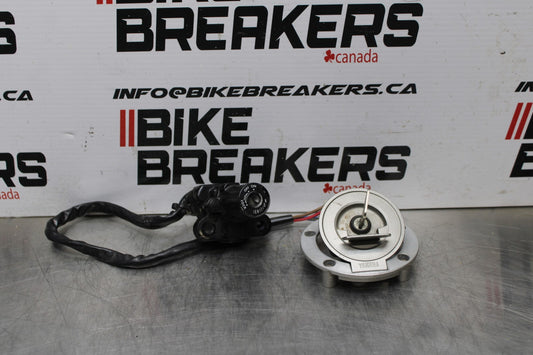 94 SUZUKI KATANA 750 IGNITION LOCK KEY SET W/ GAS CAP BB686