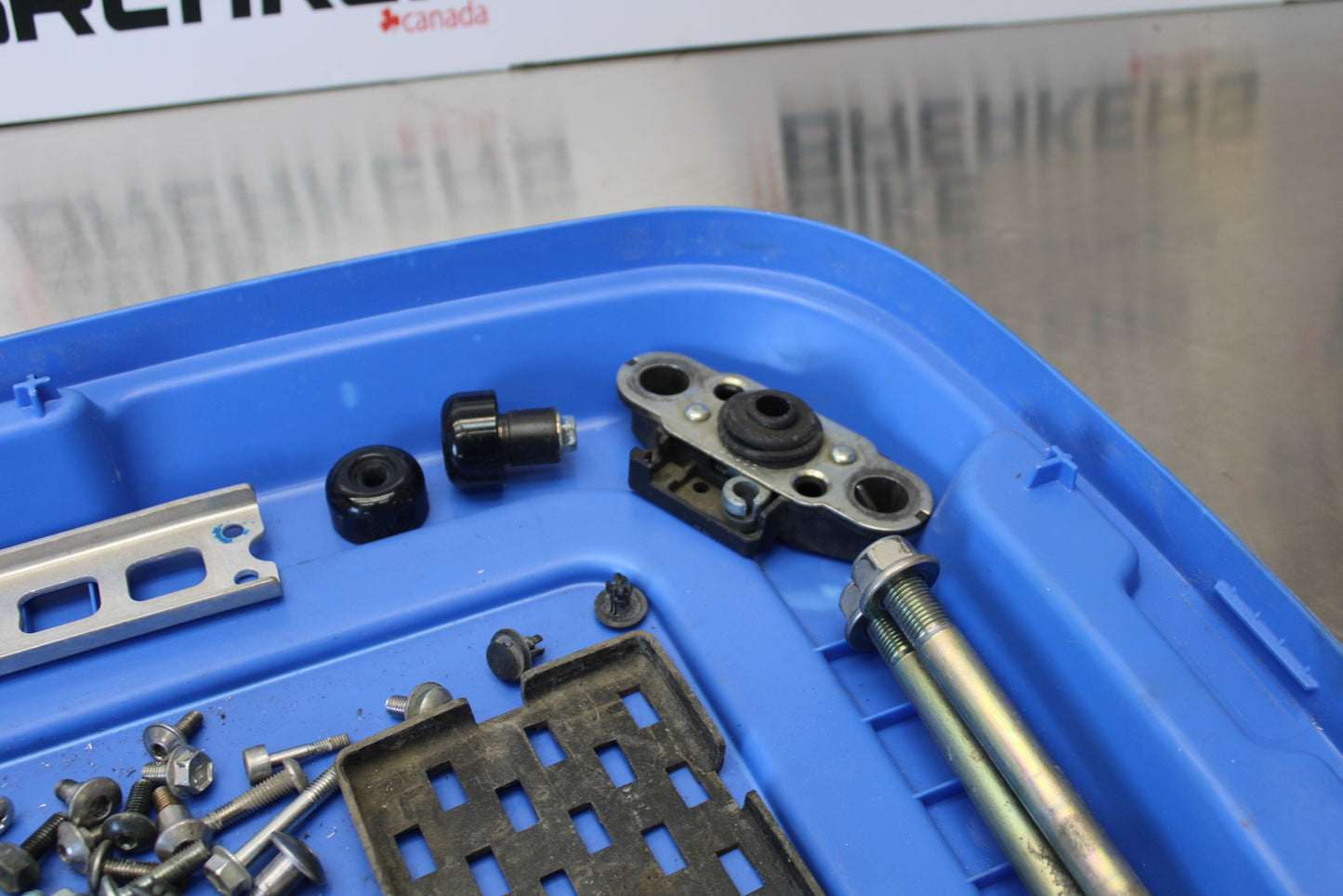 11 SUZUKI GSXR1000 MOUNTING BOLTS HARDWARE MOTOR SCREWS BB142