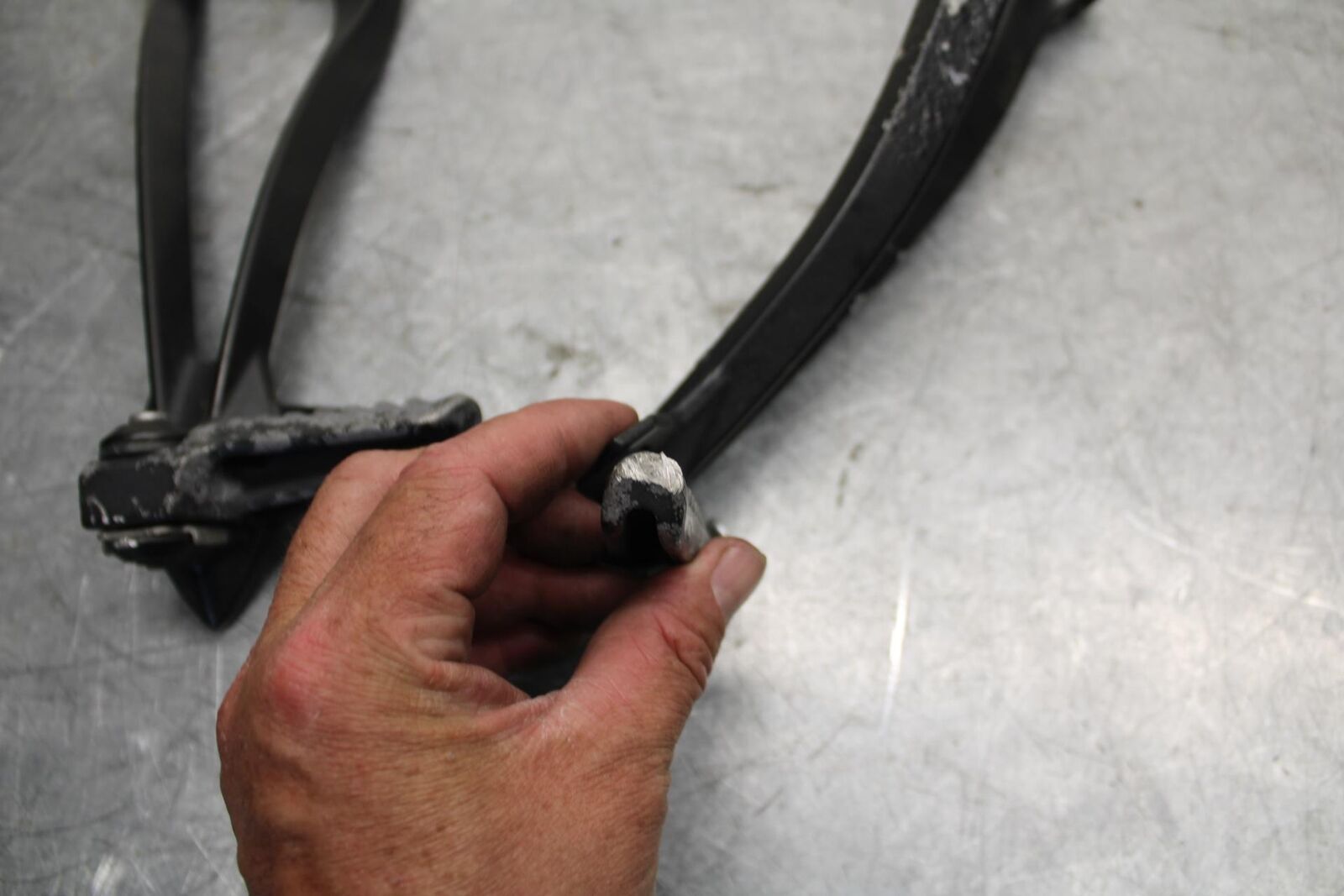 2008 Kawasaki Ninja ZX10R  REAR BACK PASSENGER PEG SET PAIR 34028-0094 BB524