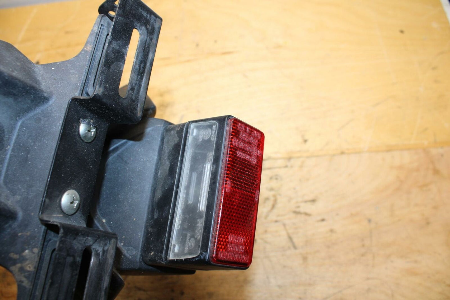 11-21 SUZUKI GSXR750 REAR BACK FENDER MUD GUARD BB320