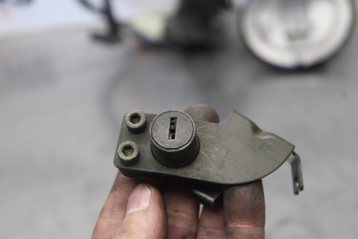 04-05 KAWASAKI NINJA ZX10R IGNITION LOCK KEY SET W/ GAS CAP AND SEAT LOCK BB931