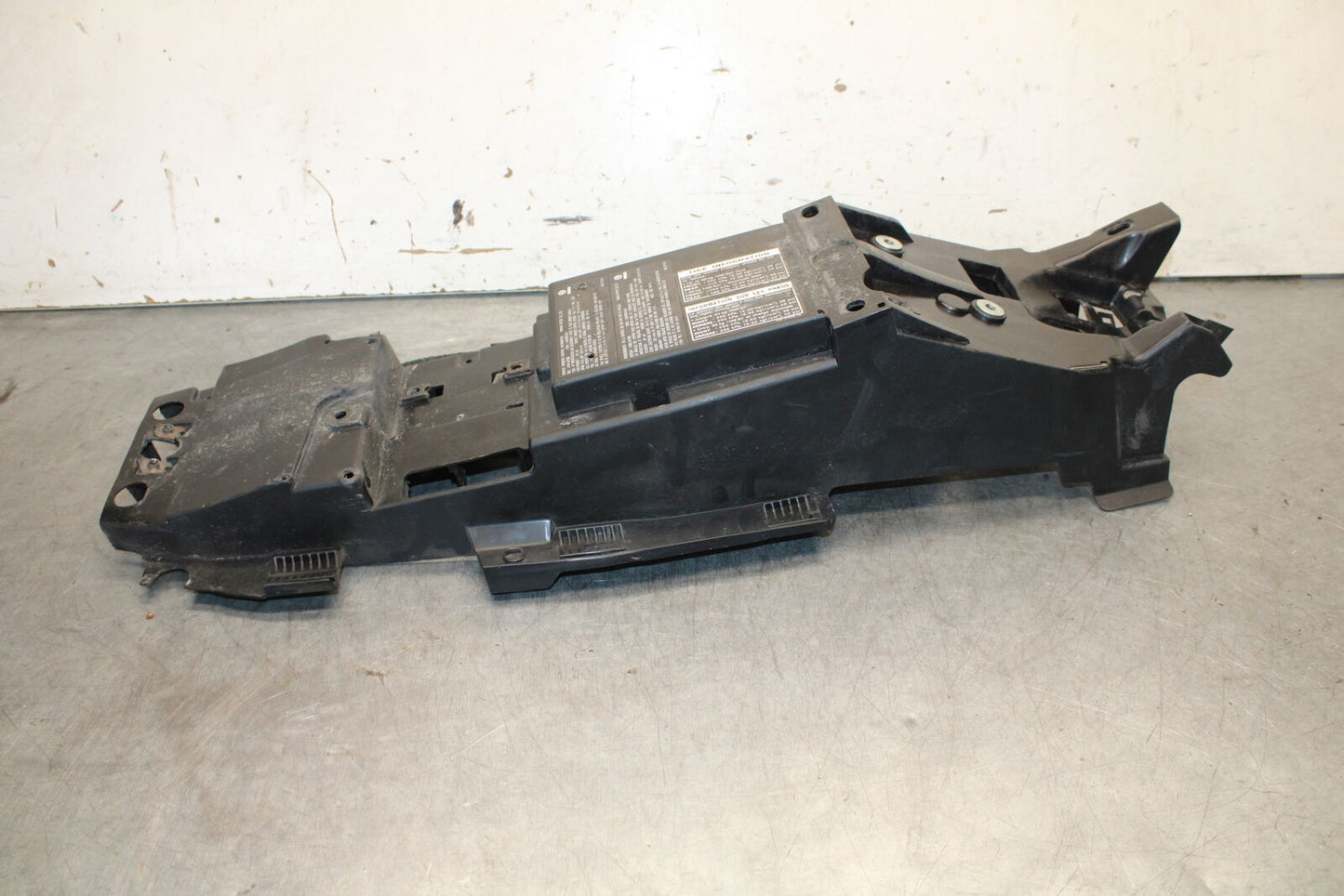16-21 YAMAHA XSR900 REAR BACK TAIL UNDERTAIL BATTERY TRAY PLASTIC BB664