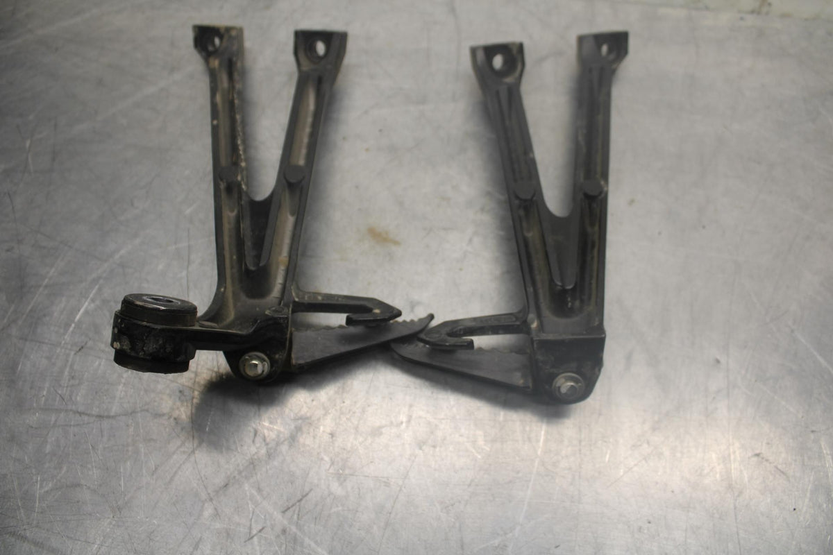 15-21 SUZUKI GSXR600 REAR BACK PASSENGER PEG SET PAIR BB460