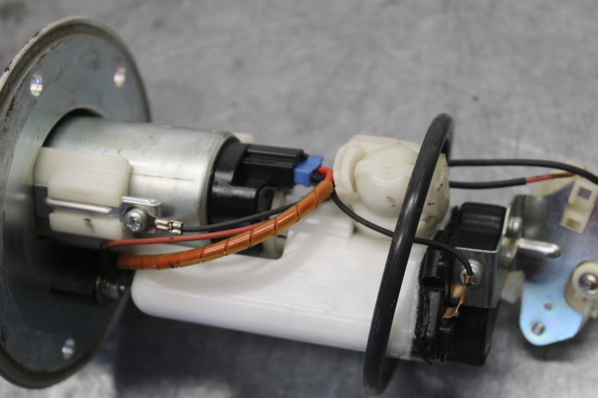 06-07 SUZUKI GSXR 600 FUEL PUMP GAS PETROL SENDER UNIT BB694