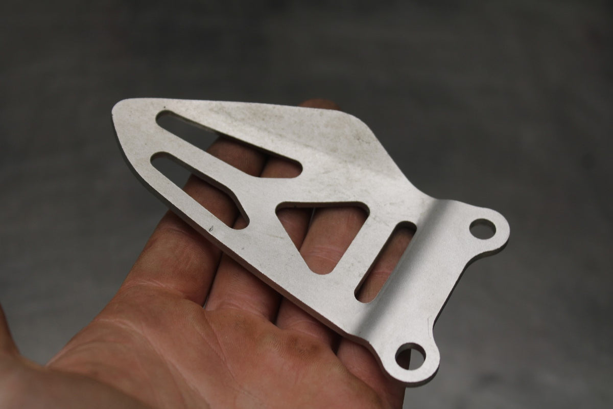 11-24 SUZUKI GSXR750 RIGHT REARSET REAR SET HEEL GUARD COVER  BB810
