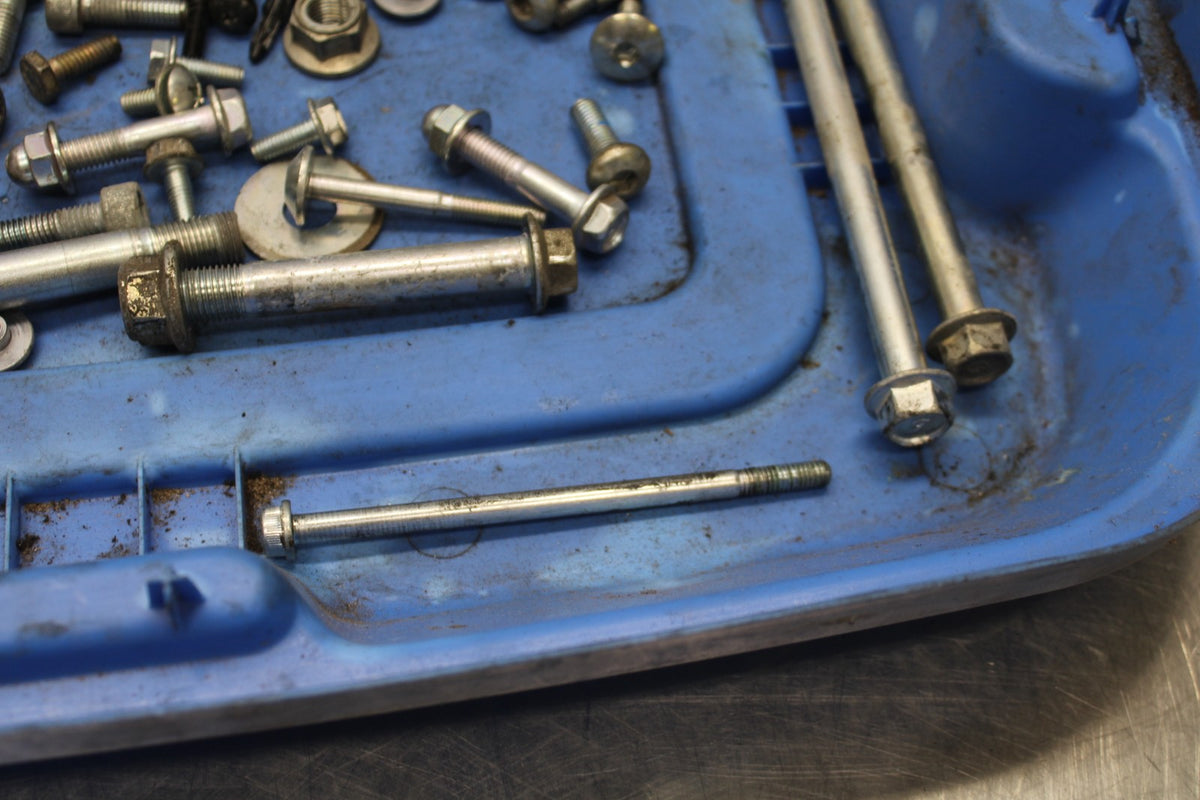 18 SUZUKI GSXR750 MOUNTING BOLTS HARDWARE SCREWS BB891