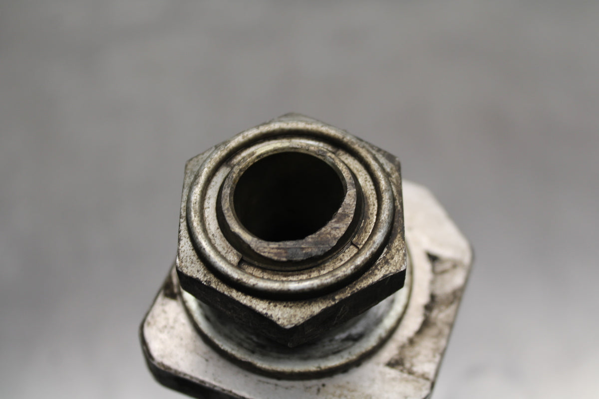 08-10 SUZUKI GSXR 600 REAR AXLE BACK WHEEL RIM PIVOT BOLT AXEL BB132