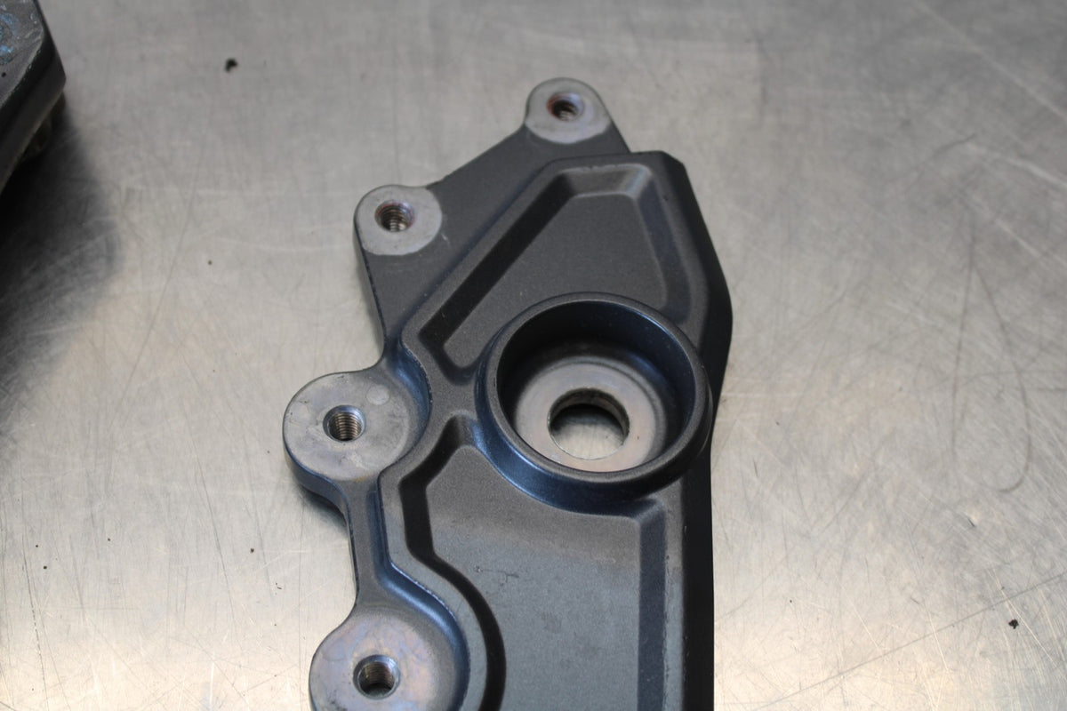 22-25 YAMAHA YZF R7 LEFT RIGHT REARSET REAR SET BRACKETS MOUNTS BB176