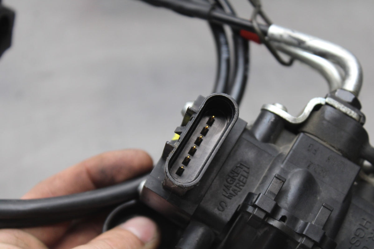 15 APRILIA RSV4 FACTORY APRC THROTTLE CABLES/ ACCELERATOR POSITION SENSOR BB901