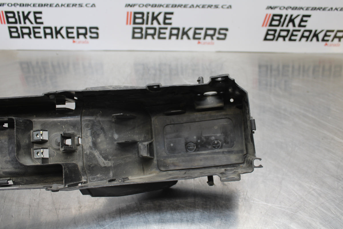 14-17 YAMAHA FZ07 REAR BACK TAIL UNDERTAIL BATTERY TRAY PLASTIC BB162