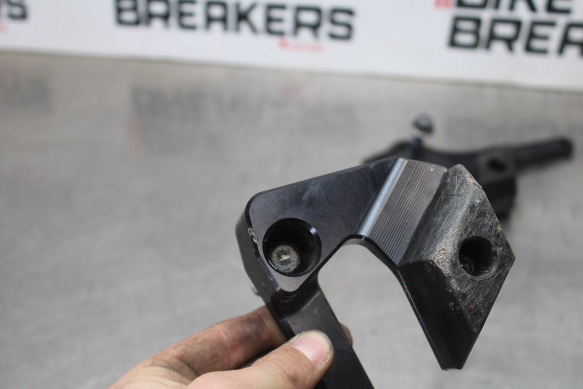 17 YAMAHA YZF R6 GRAVES FRAME SLIDERS SET BB922