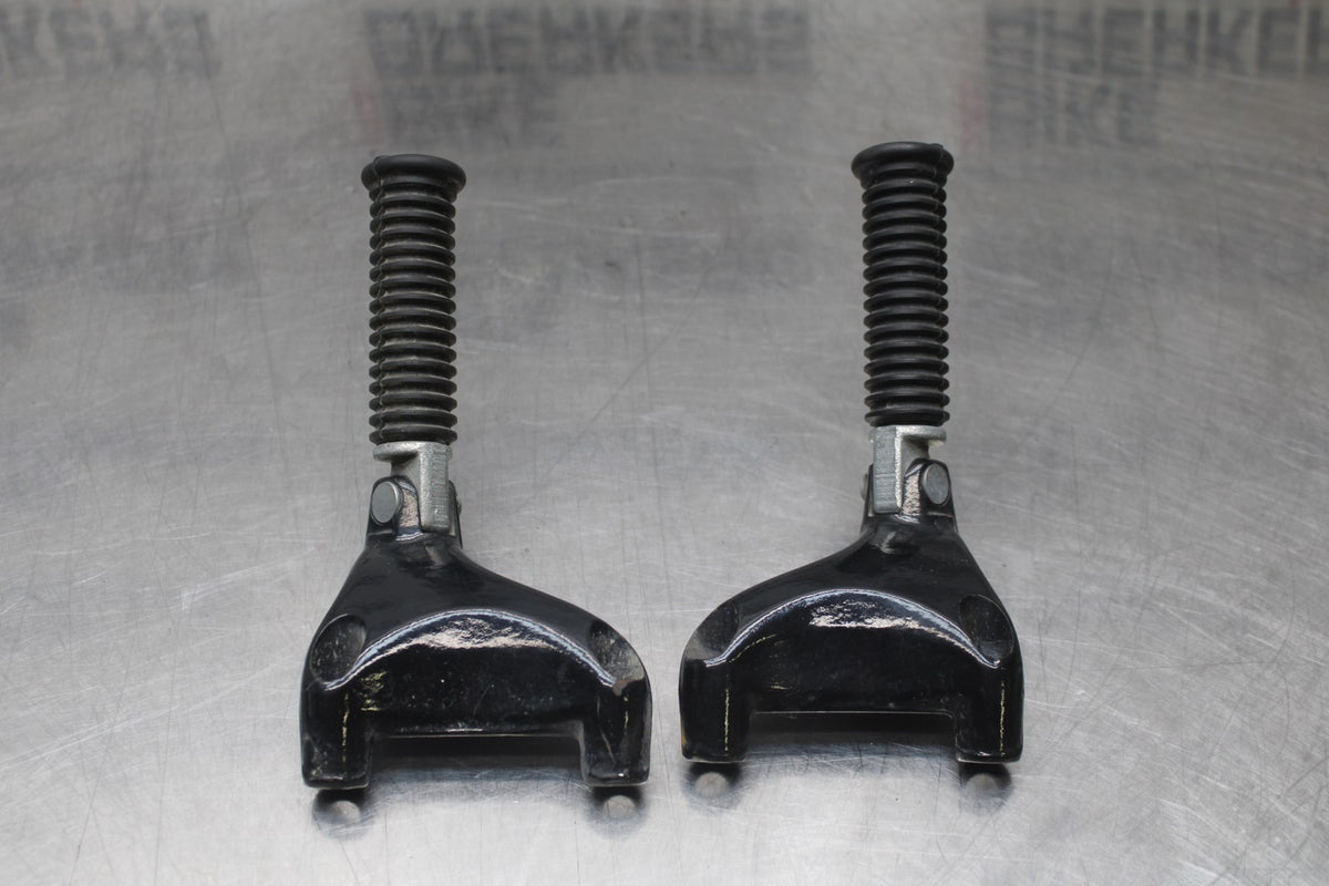 09 HARLEY-DAVIDSON SPORTSTER 1200 CUSTOM XL1200C REAR PASSENGER FOOT PEGS BB776