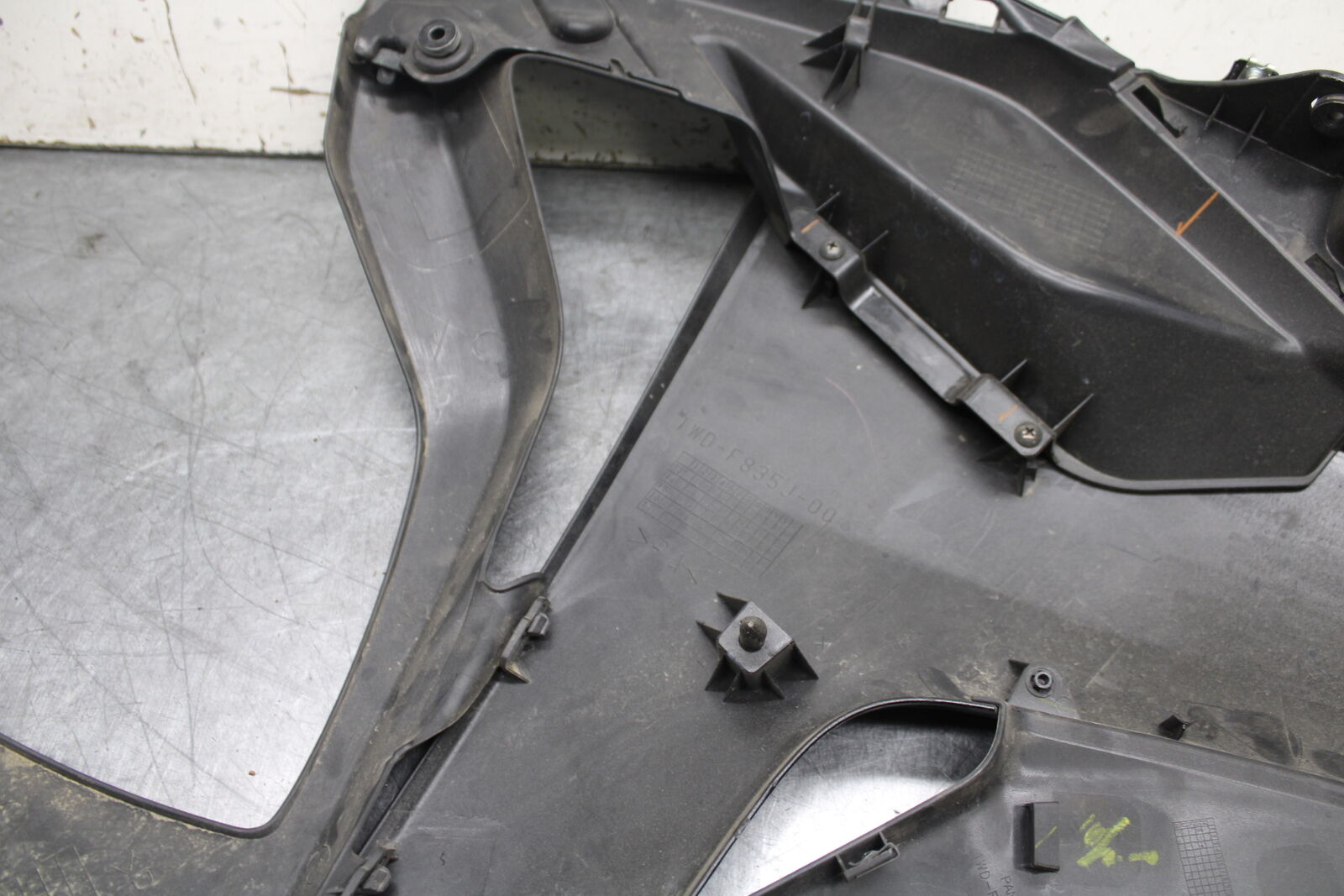 15-17 YAMAHA YZF R3 LEFT LOWER MID UPPER SIDE FAIRING COWL BB526