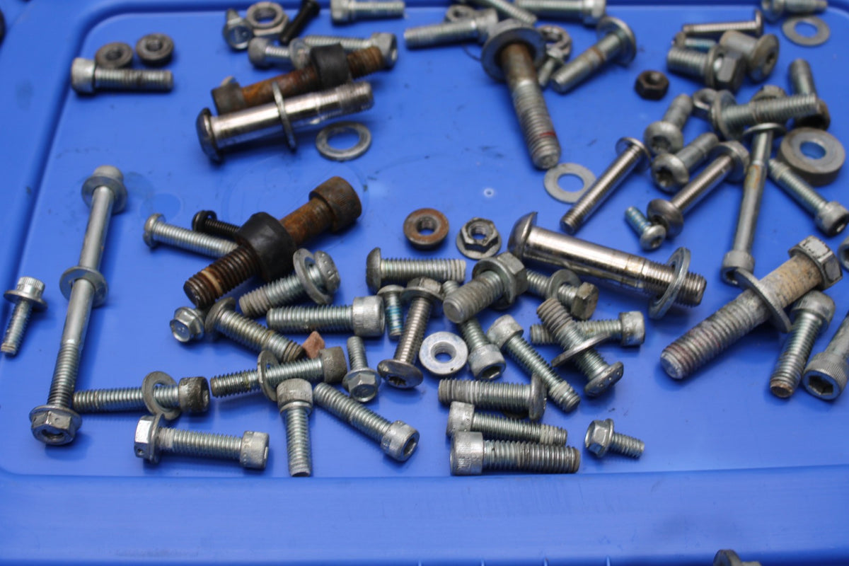 07 HARLEY-DAVIDSON SPORTSTER 1200 CUSTOM XL1200C BOLTS HARDWARE BB833