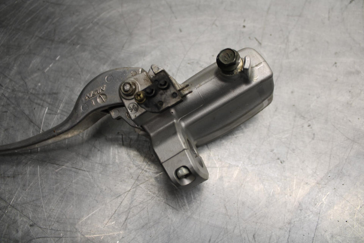 06-09 SUZUKI M109R BOULAVARD FRONT BRAKE MASTER CYLINDER BB501