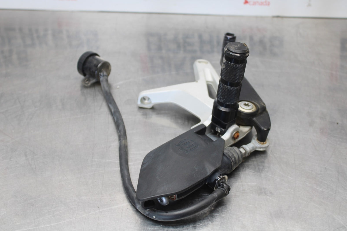 18-22 HUSQVARNA VITPILEN 701 RIGHT REARSET REAR SET DRIVER FOOT PEG REST BB198