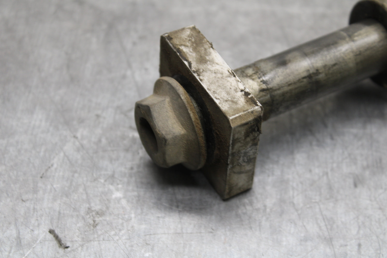 16-17 KAWASAKI VULCAN S 650 EN650 ABS REAR AXLE WHEEL RIM PIVOT BOLT AXEL  BB731