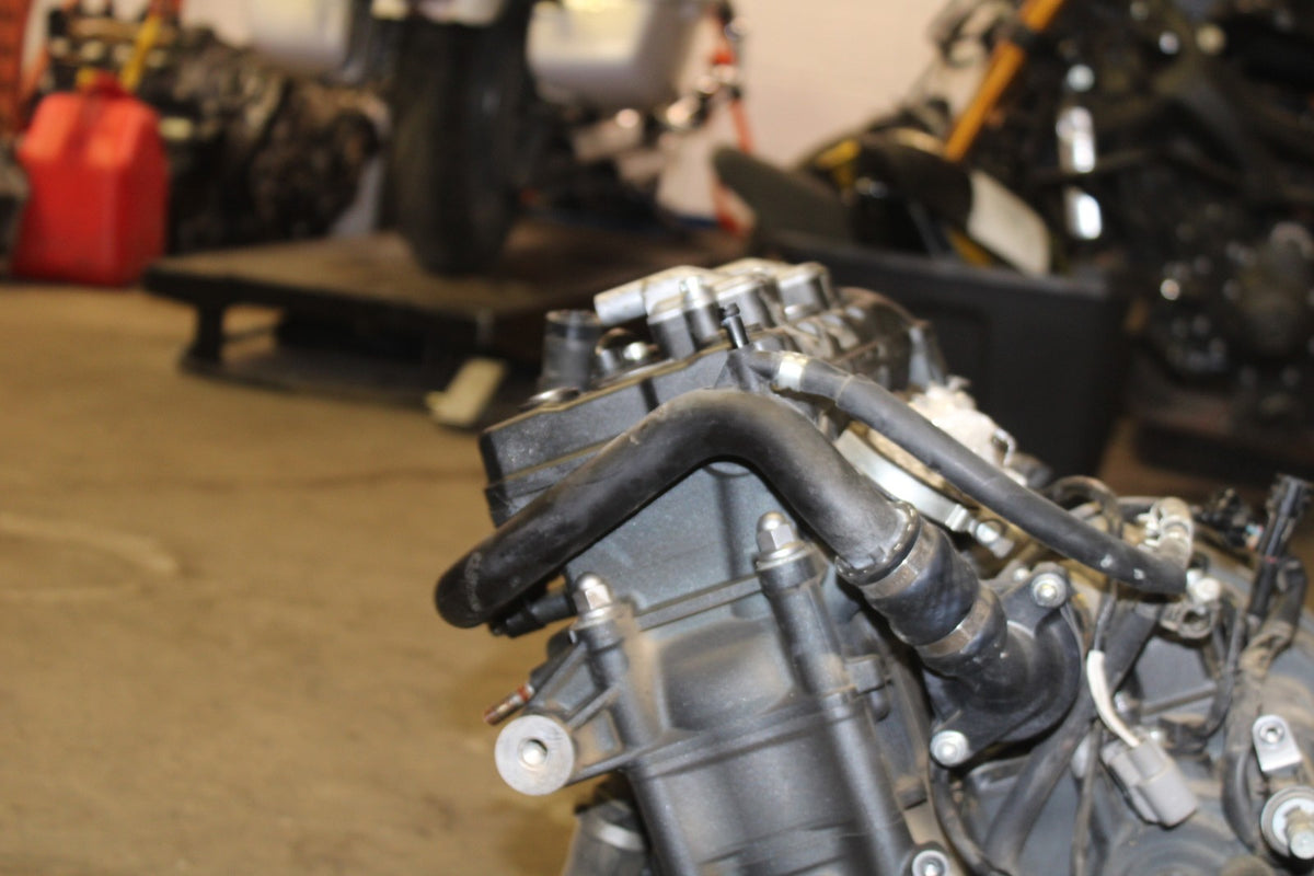 13 YAMAHA YZF R1 ENGINE MOTOR BB781