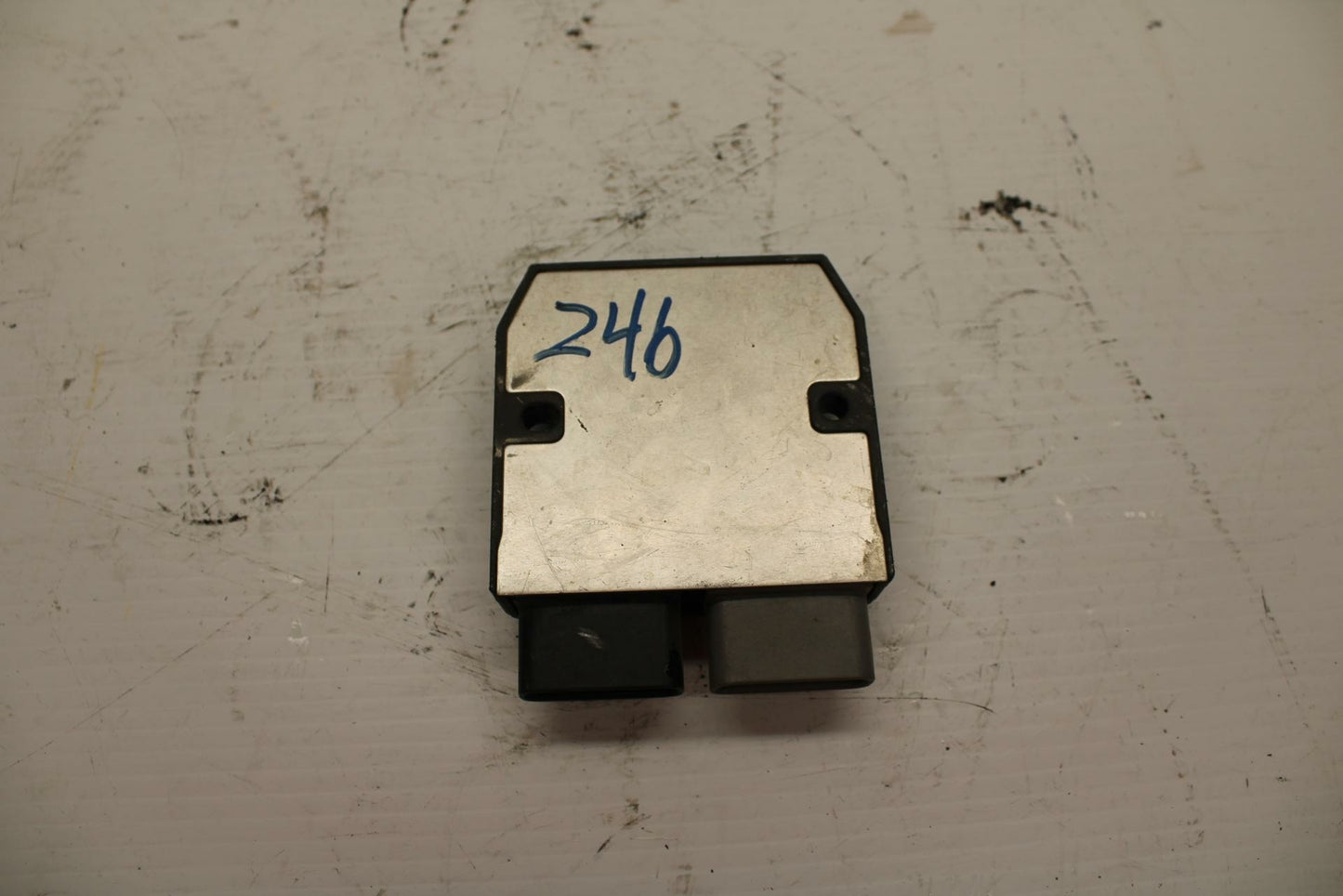 99 YAMAHA YZF R6 RECTIFIER VOLTAGE REGULATOR 4JH-81960-01-00 BB246