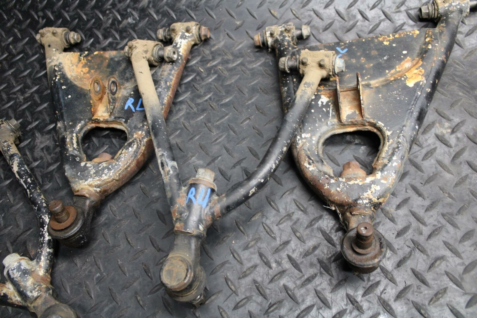 85-86 SUZUKI QUADRACER 250 FRONT RIGHT LEFT A ARM SET BB210