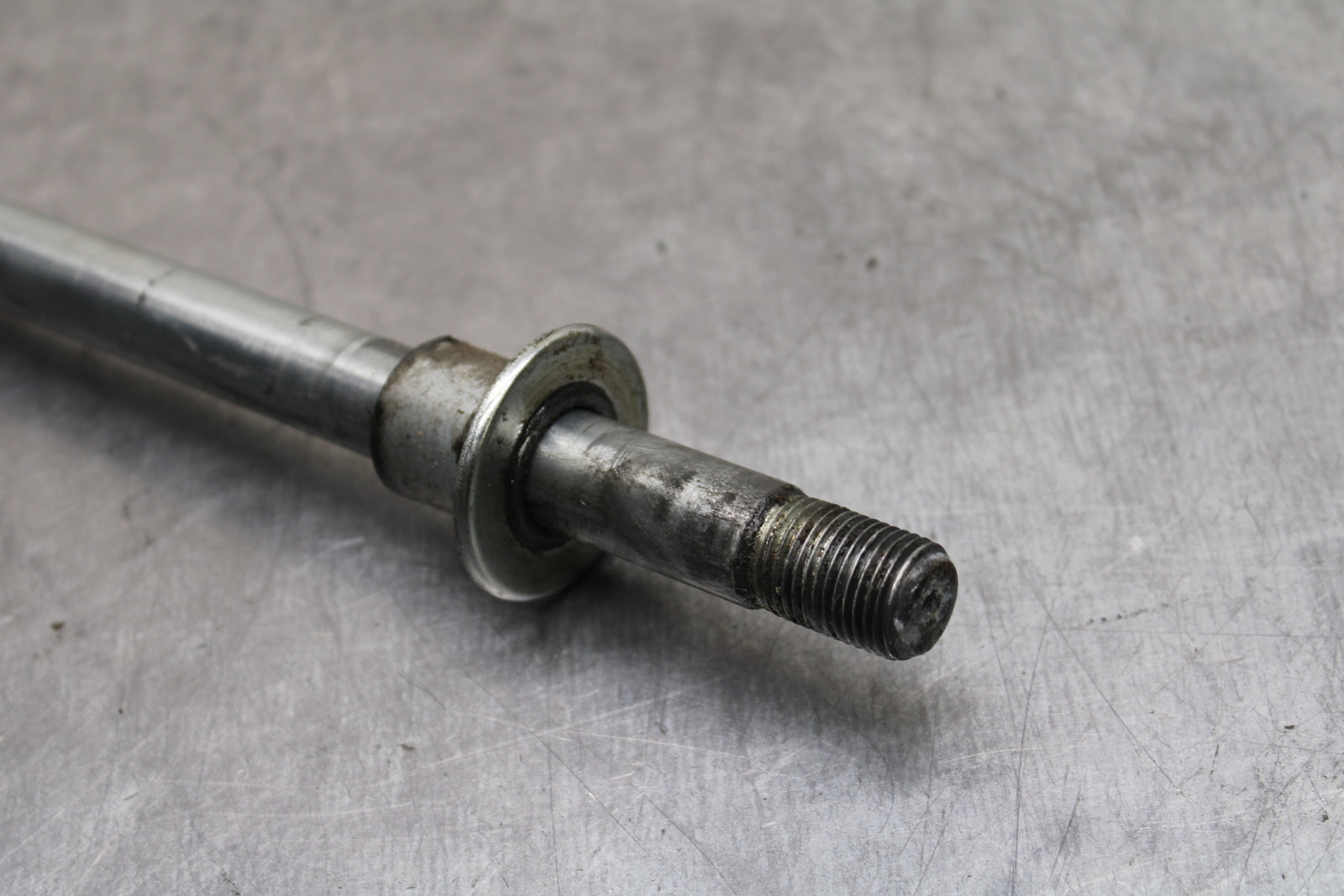 04 SUZUKI INTRUDER 800 FRONT WHEEL RIM AXLE PIVOT BOLT BB758