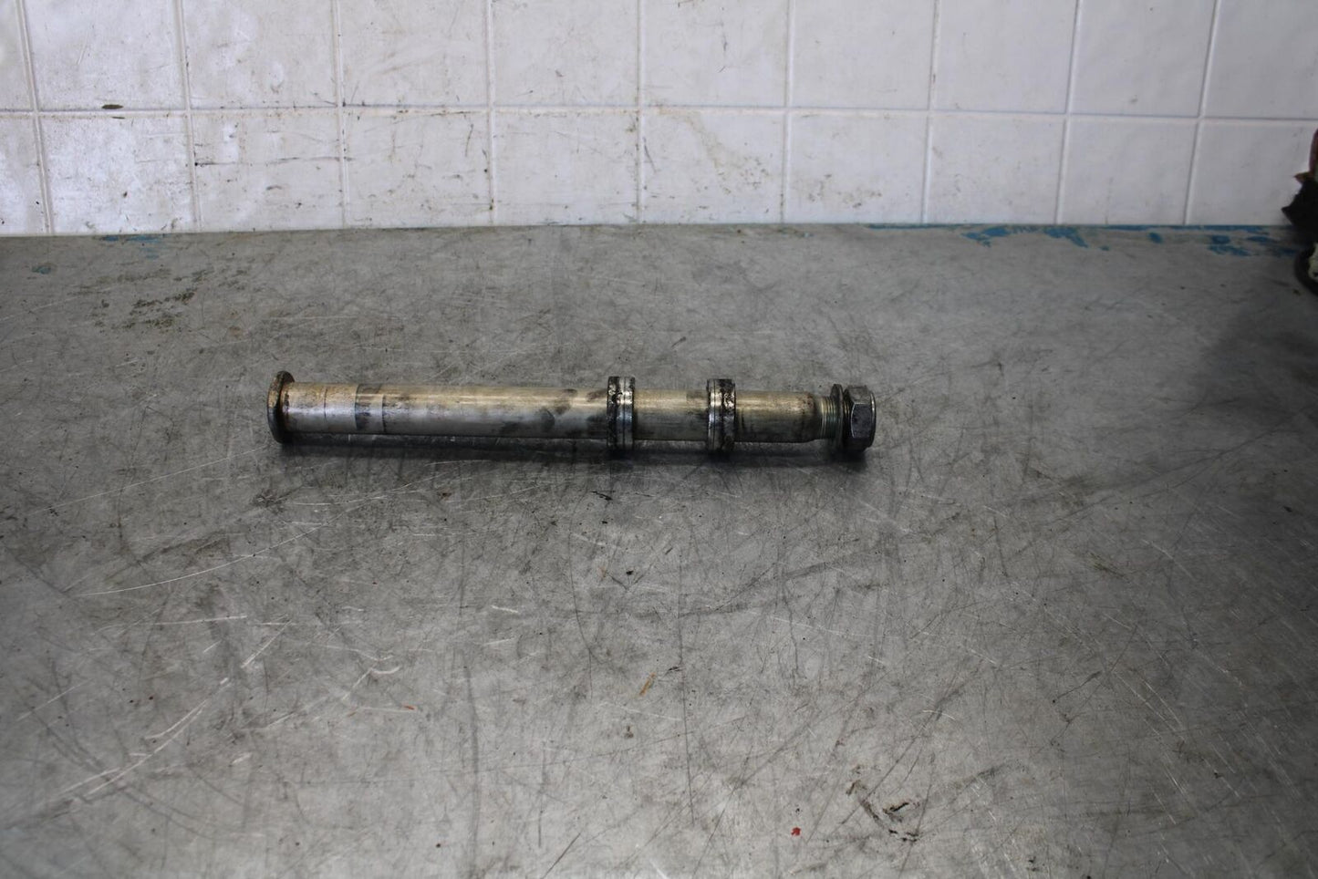 08-16 YAMAHA YZF R6 REAR AXLE BACK WHEEL RIM PIVOT BOLT AXEL  BB431