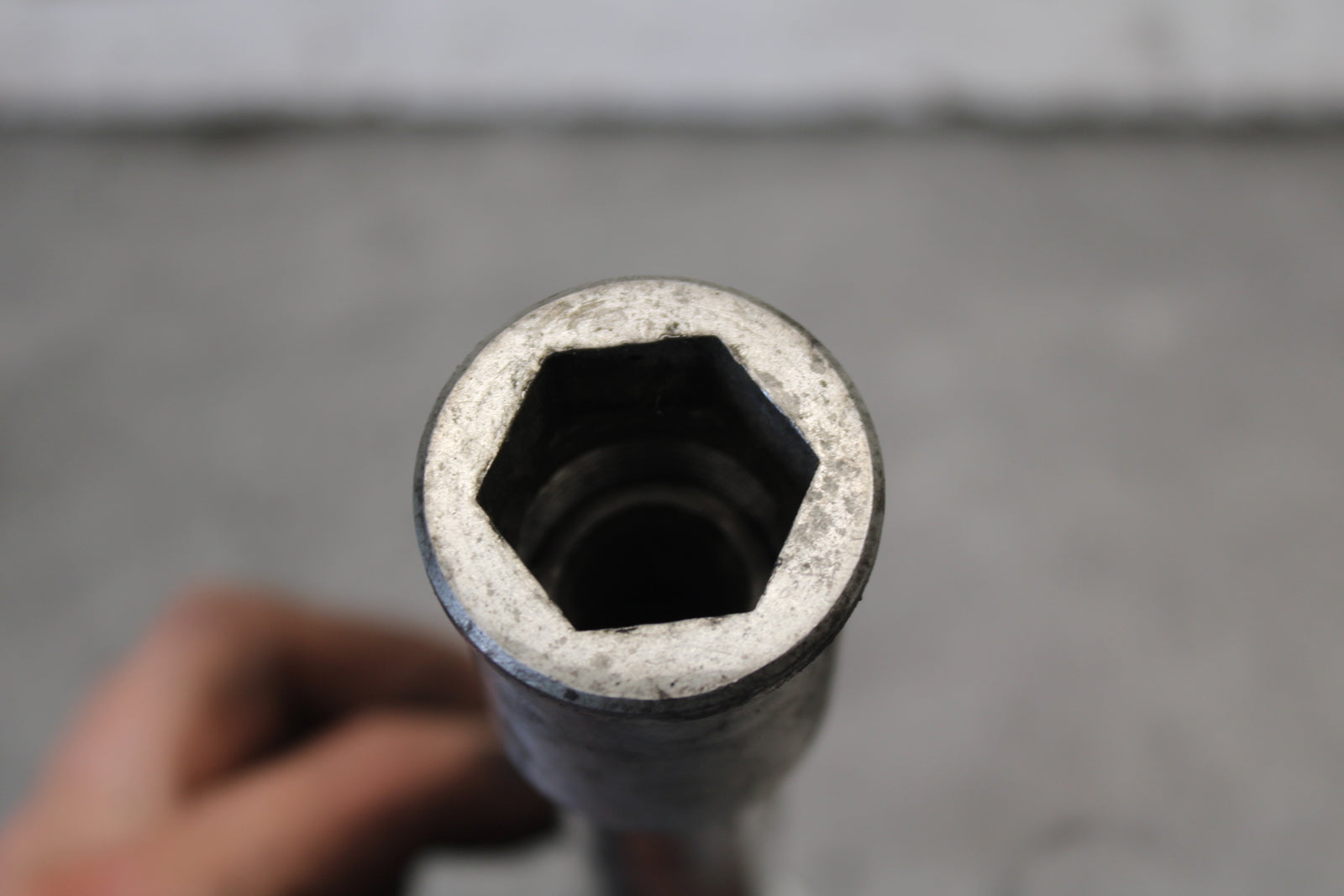 03-04 KAWASAKI NINJA ZX6RR FRONT WHEEL RIM AXLE PIVOT BOLT BB684