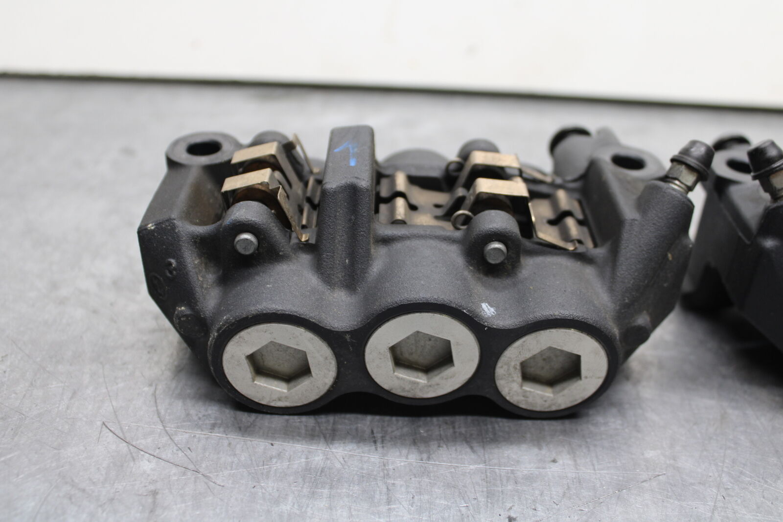 09-14 YAMAHA YZF R1 RIGHT LEFT FRONT BRAKE CALIPER SET PAIR CALIPERS BB118