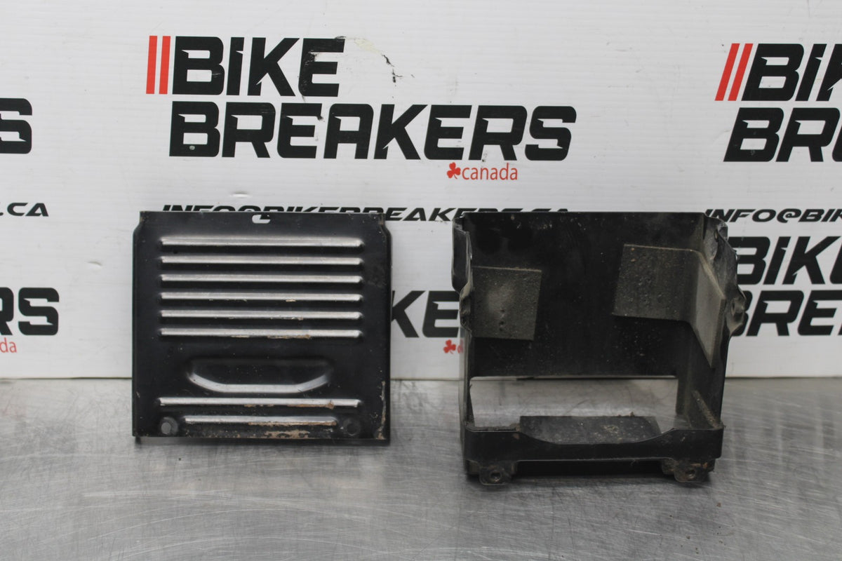 2006 Suzuki Boulevard C90 BATTERY TRAY BOX HOLDER BB849