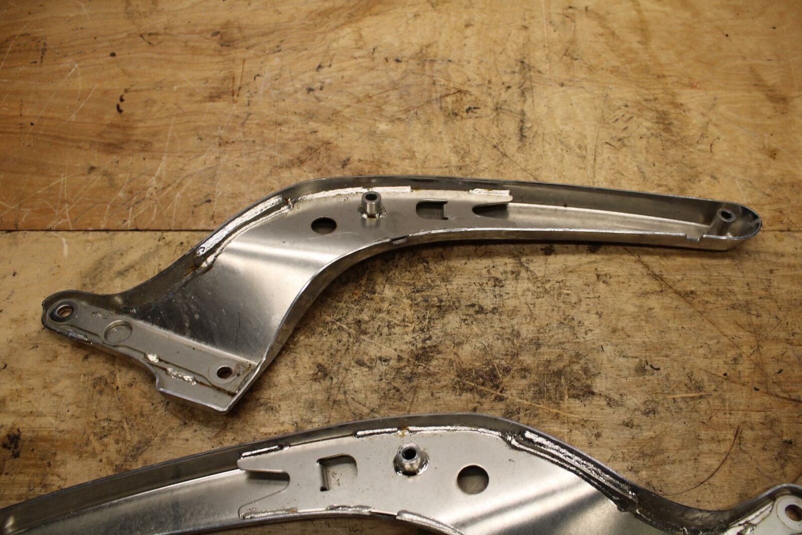 05-09 SUZUKI BOULEVARD C90 REAR PASSENGER FENDER GRAB RAILSET BB332