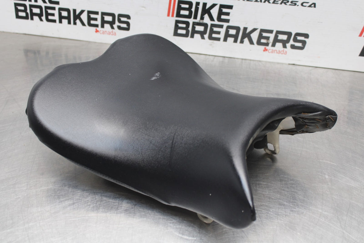 06-07 SUZUKI GSXR750 FRONT DRIVERS SEAT PAD SADDLE PILLION BB811