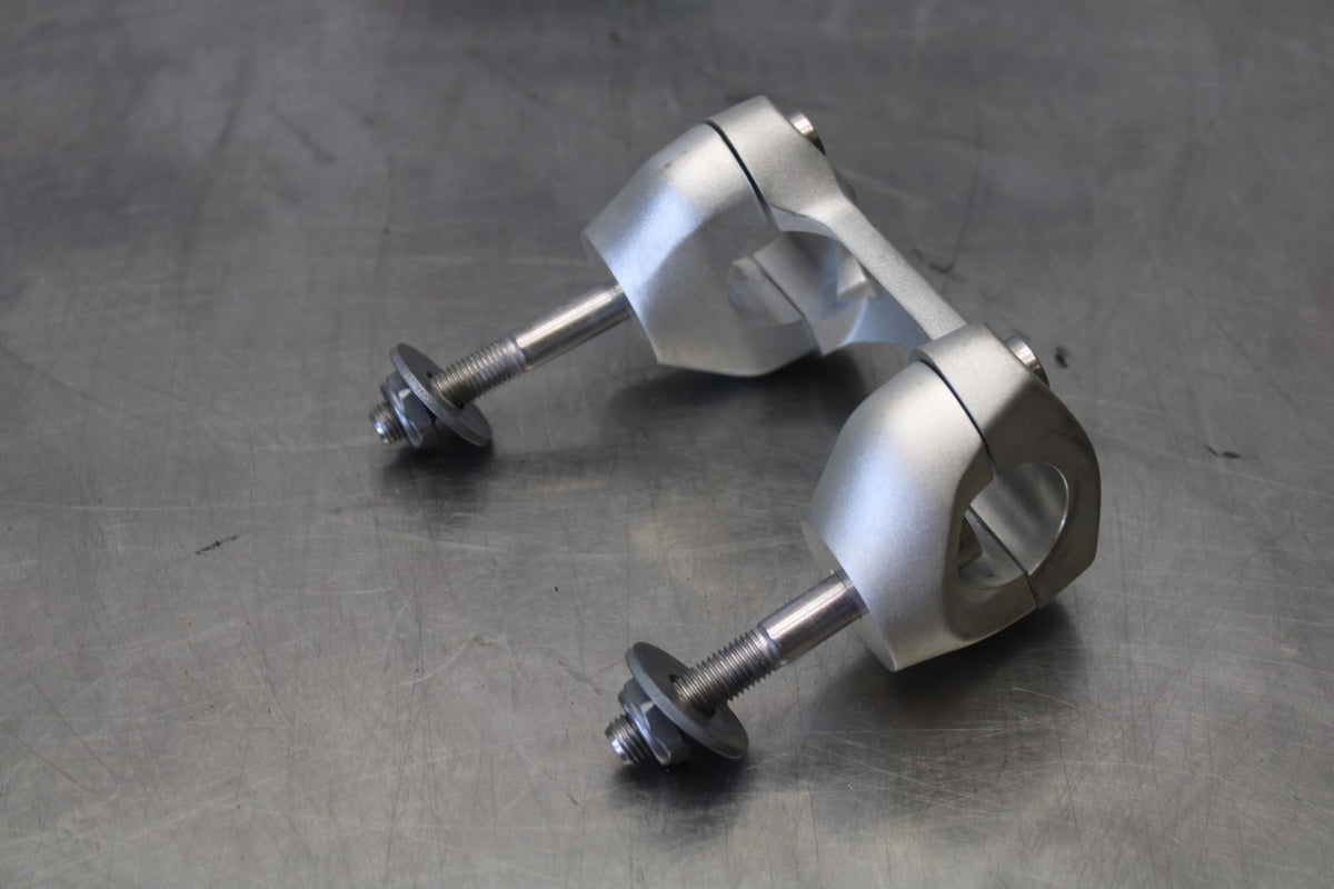 20 TRIUMPH STREET TRIPLE 765 HANDLEBAR RISERS BB864