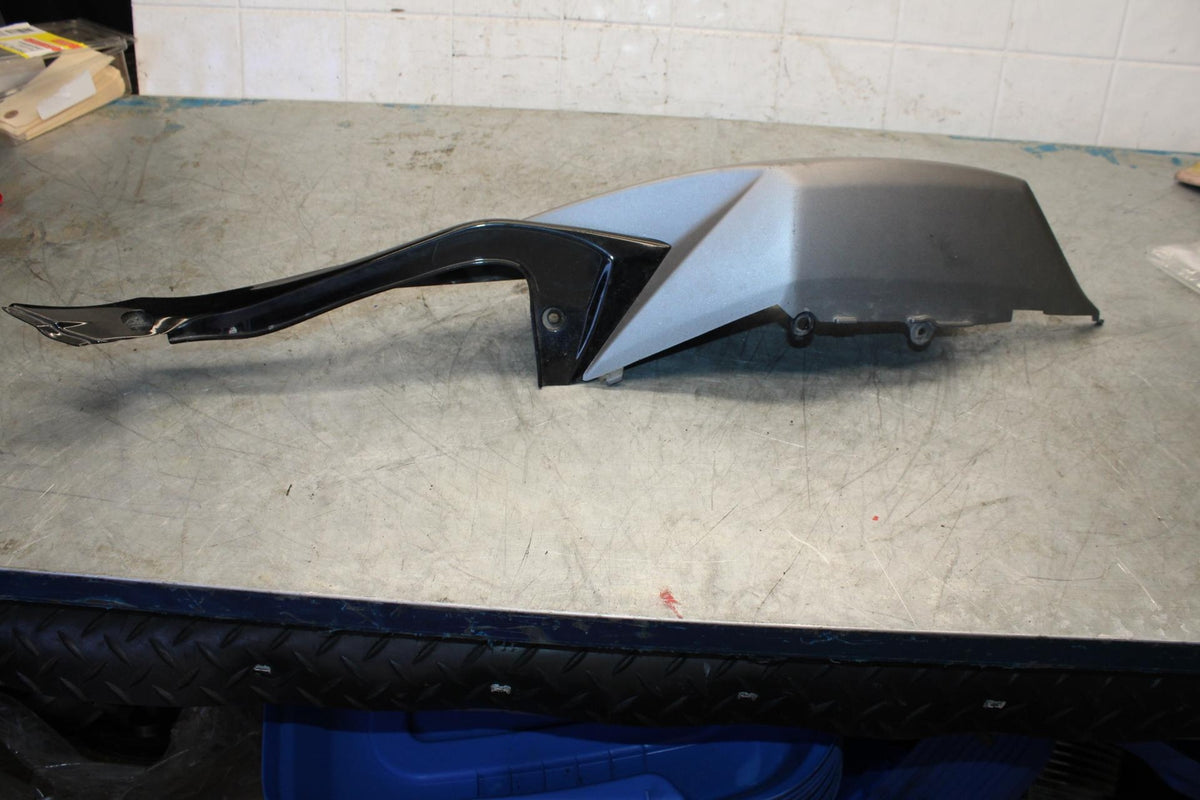 08-10 SUZUKI GSXR600 RIGHT REAR BACK TAIL FAIRING COWL SHROUD BB430