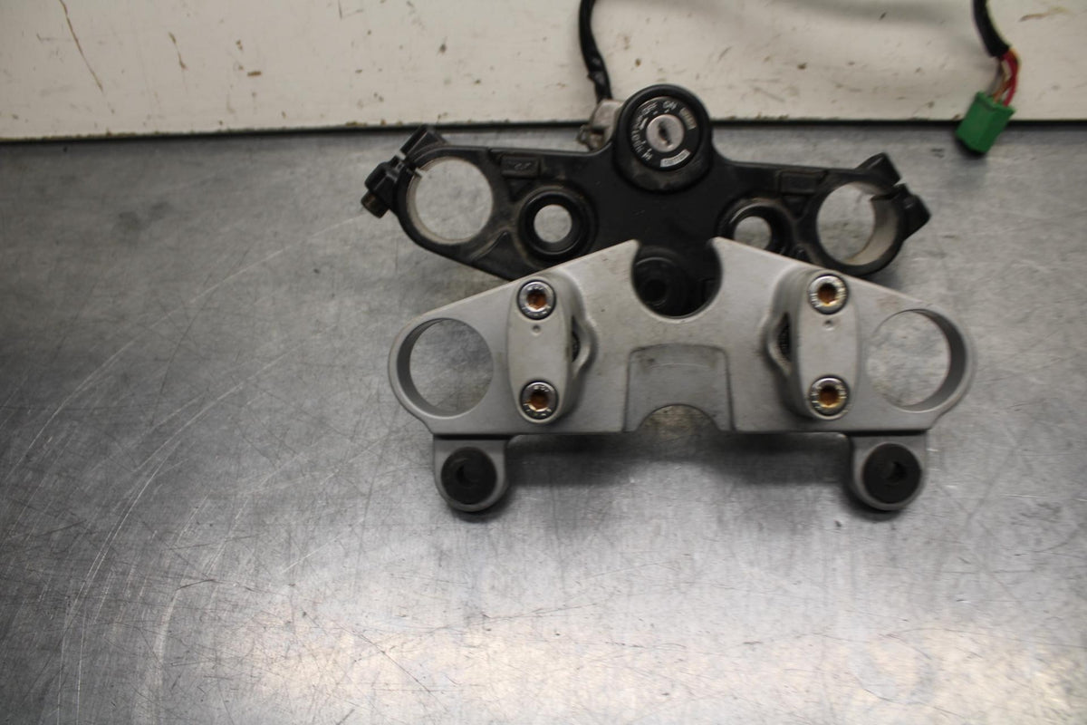 04-09 SUZUKI GS 500 FH GS500F FORKS UPPER TRIPLE TREE CLAMPS  BB97