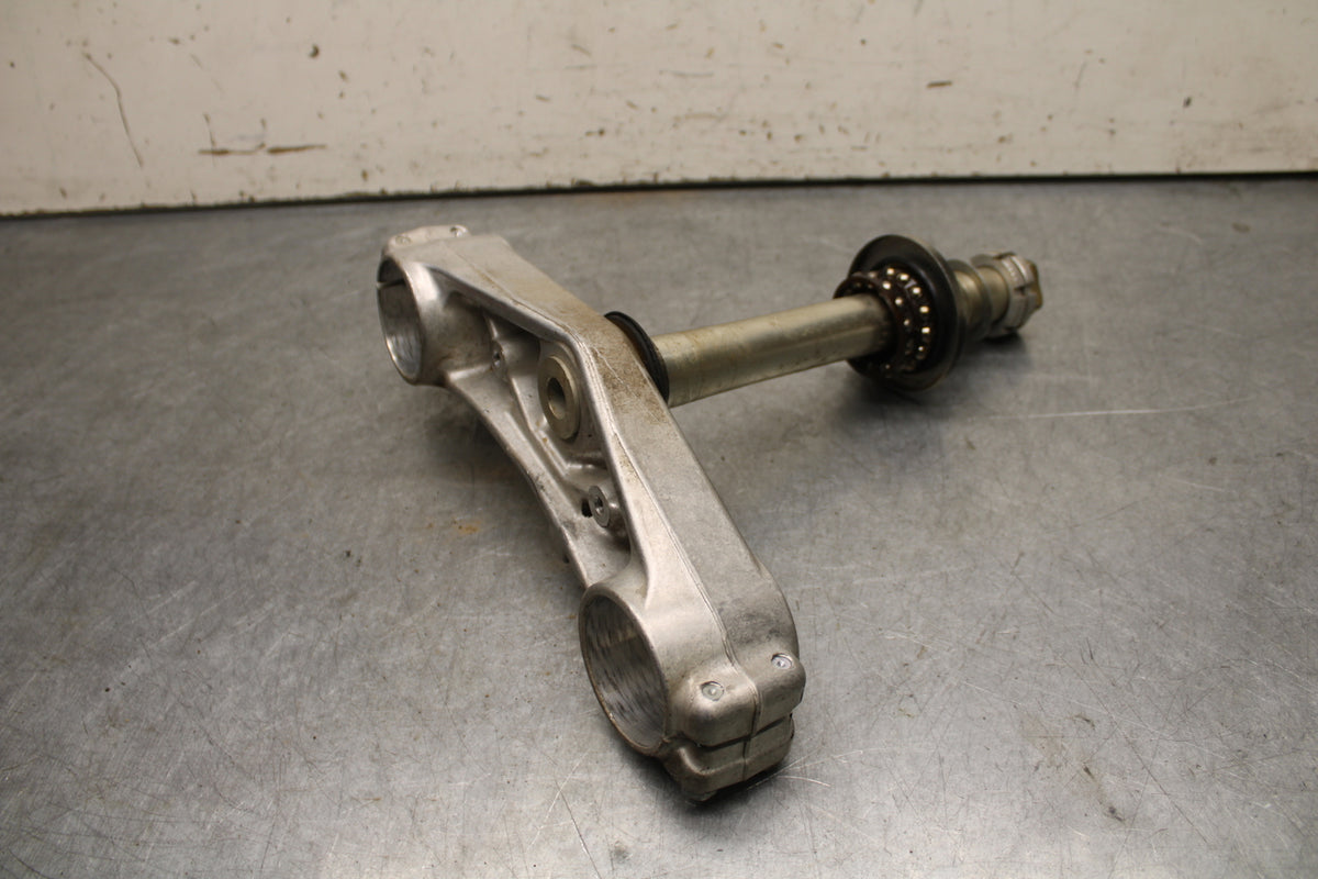 06-07 SUZUKI GSXR750 FRONT FORKS CLAMP LOWER TRIPLE TREE STEM 51311-01H00 BB670