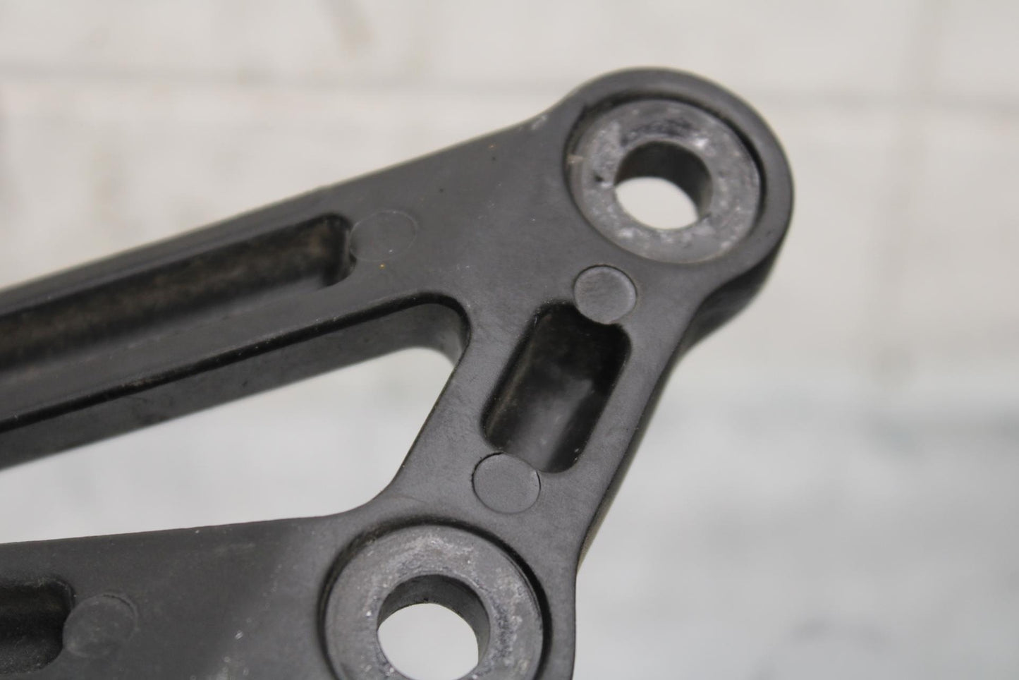 2000 Kawasaki Ninja ZX12R ZX1200A RIGHT REAR BACK PASSENGER PEG 34028-1481 BB565