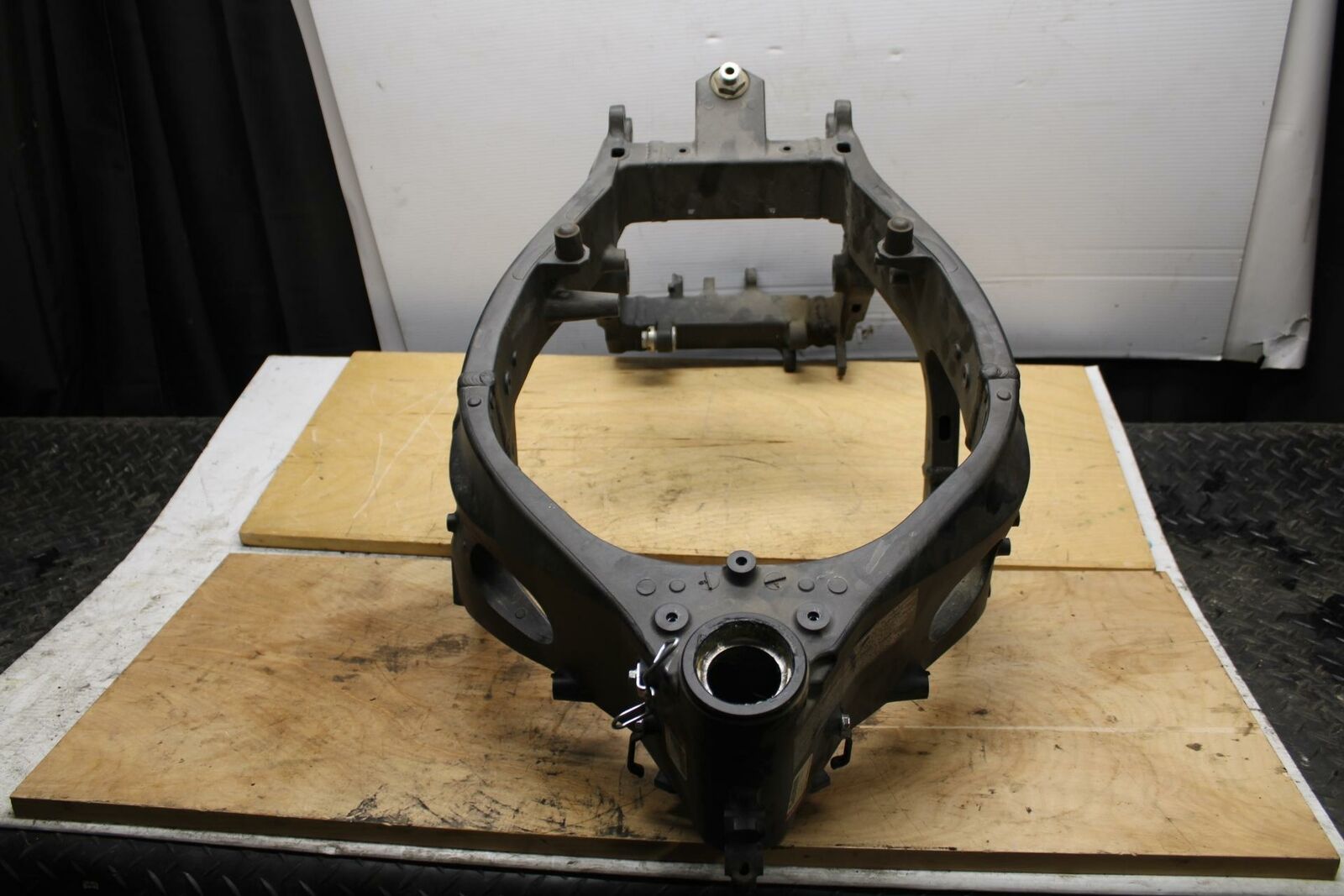 11-17 SUZUKI GSXR750 FRAME CHASSIS BB320