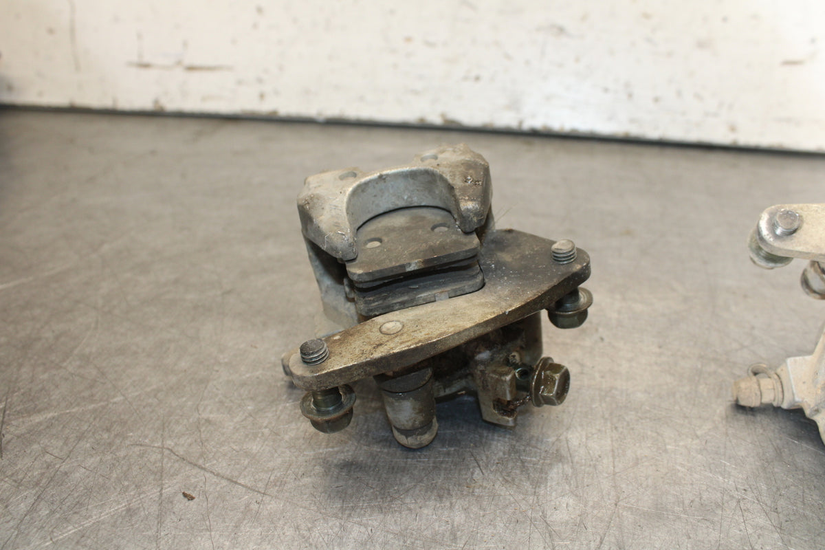 01-05 YAMAHA RAPTOR 660R LEFT RIGHT FRONT BRAKE CALIPER BB695