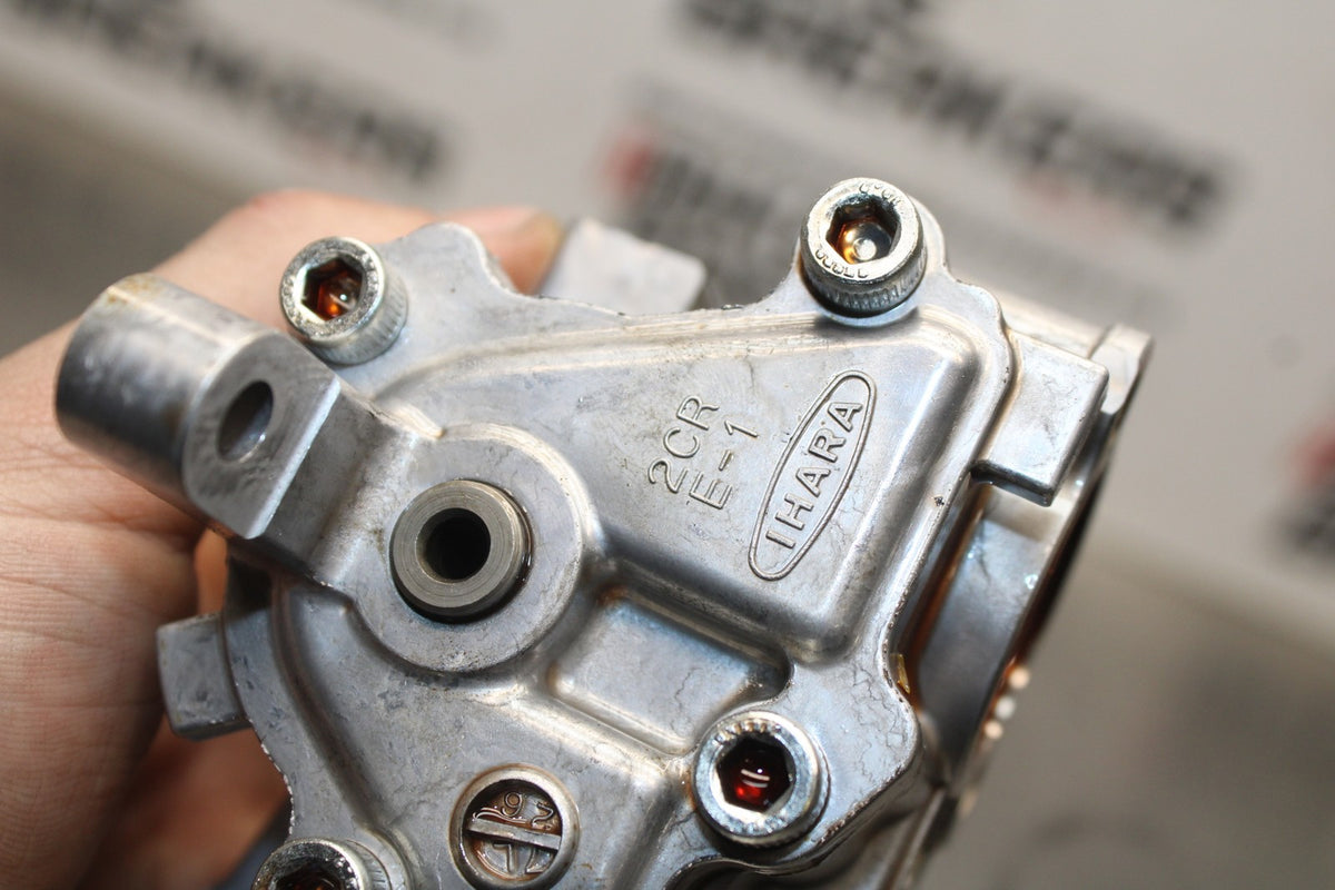 18 YAMAHA YZF R1  ENGINE MOTOR OIL PUMP BB838